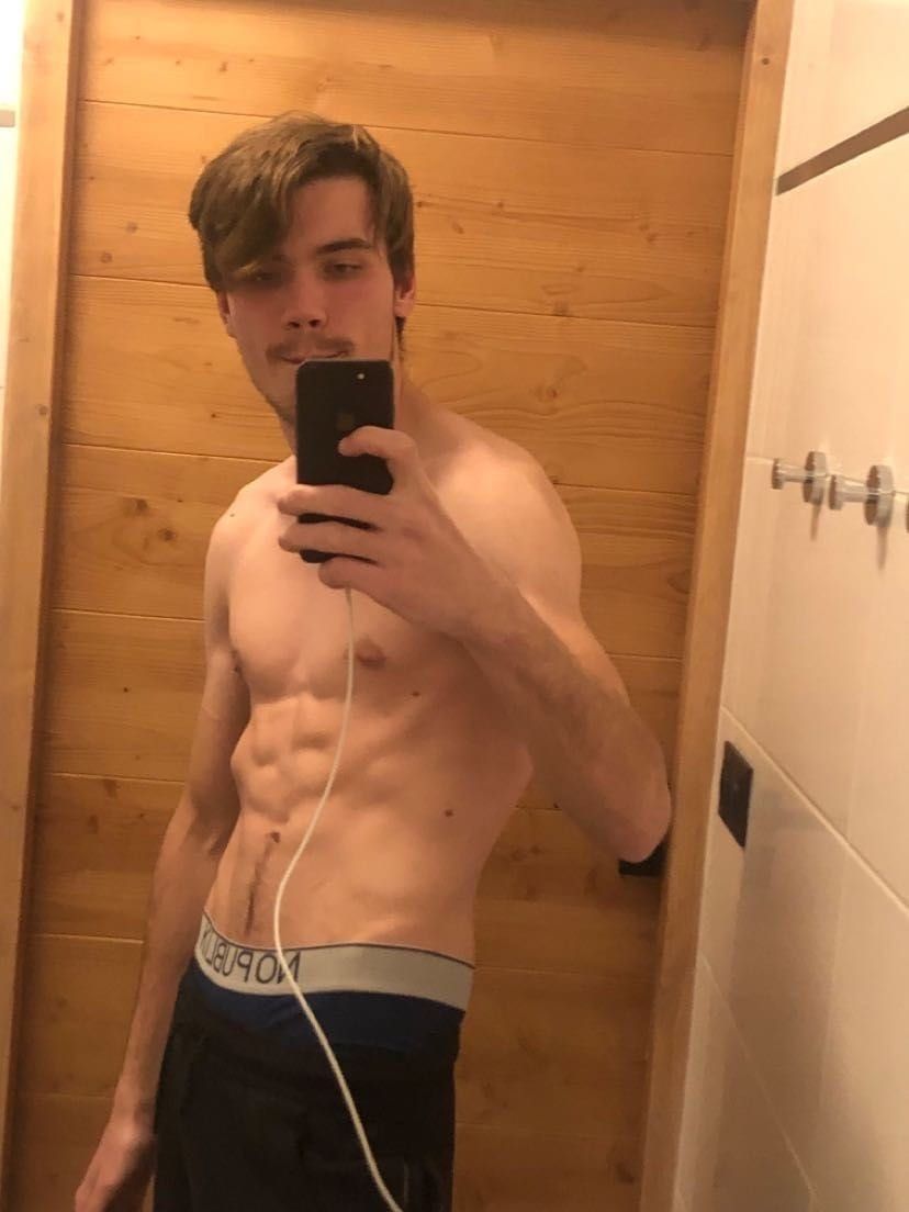 Valère - Telegram gay à Suscévaz Profil de Valère, 41 ans, Telegram gay à Suscévaz (Vaud)