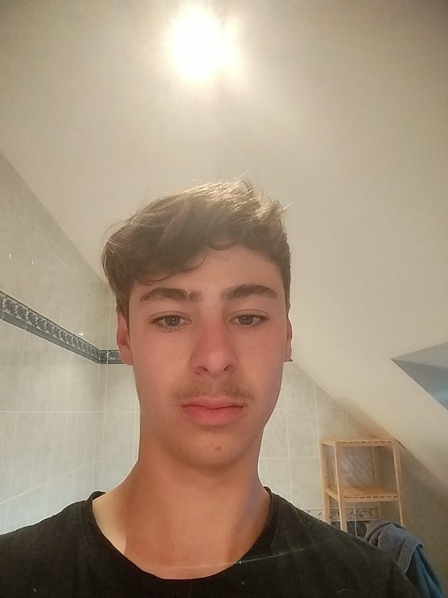 Profil de Tilouan, 23 ans, Telegram gay à Seftigen (Berne)