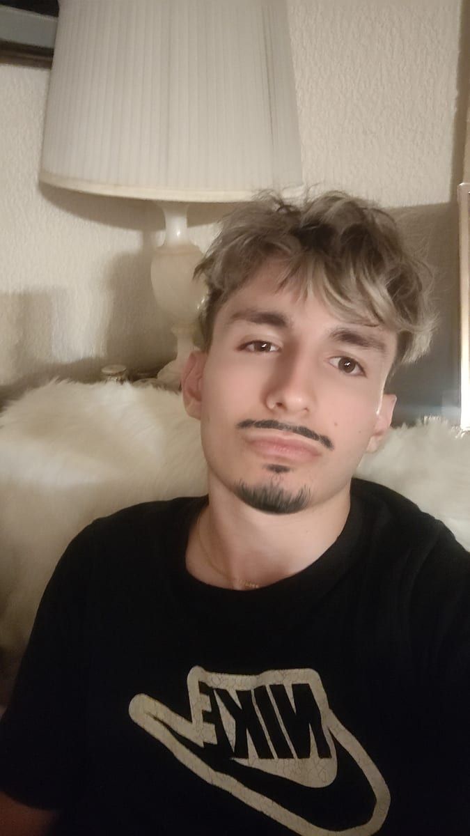 Profil de Habil, 24 ans, Telegram gay à Ovronnaz (Valais)