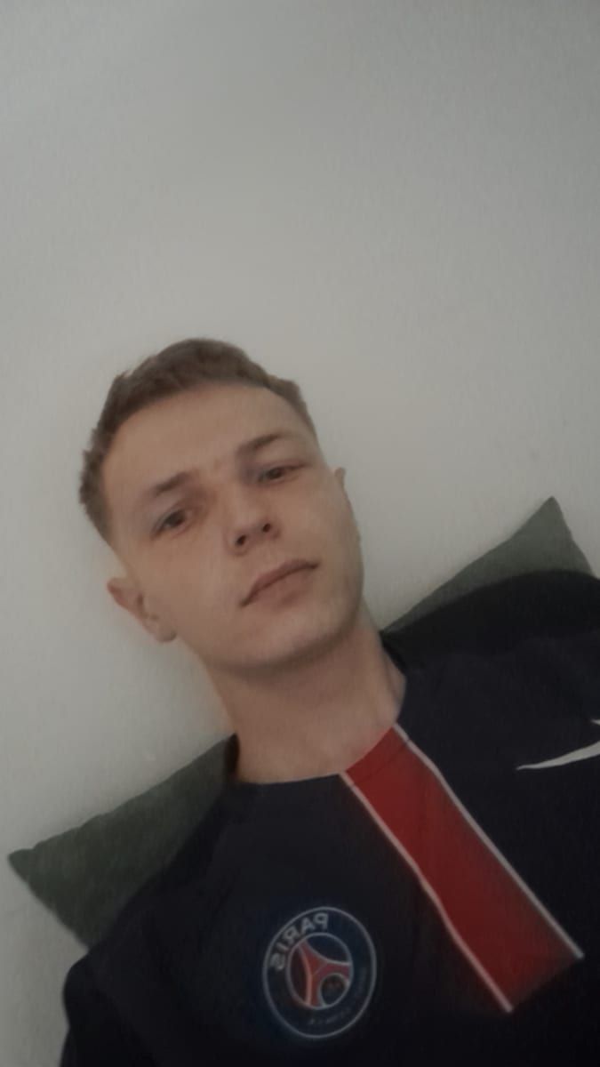 Profil de Lassad, 28 ans, Telegram gay à Realp (Uri)