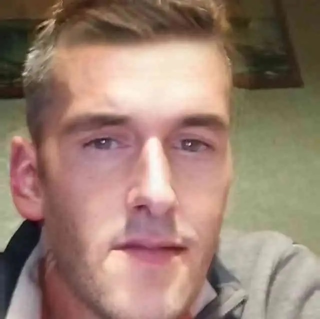 Profil de Cali, 25 ans, Telegram gay à Ittenthal (Argovie)