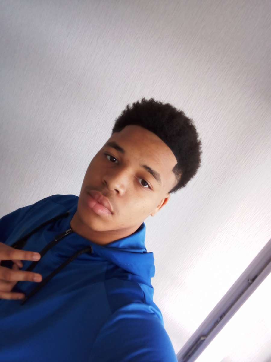 Mackenson - Telegram gay à Zwischenflüh Profil de Mackenson, 25 ans, Telegram gay à Zwischenflüh (Berne)