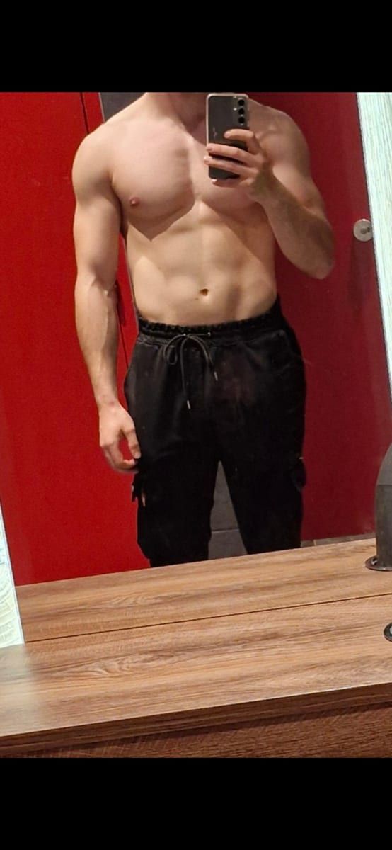 Carmelien - Telegram gay à Valangin Profil de Carmelien, 29 ans, Telegram gay à Valangin (Neuchâtel)