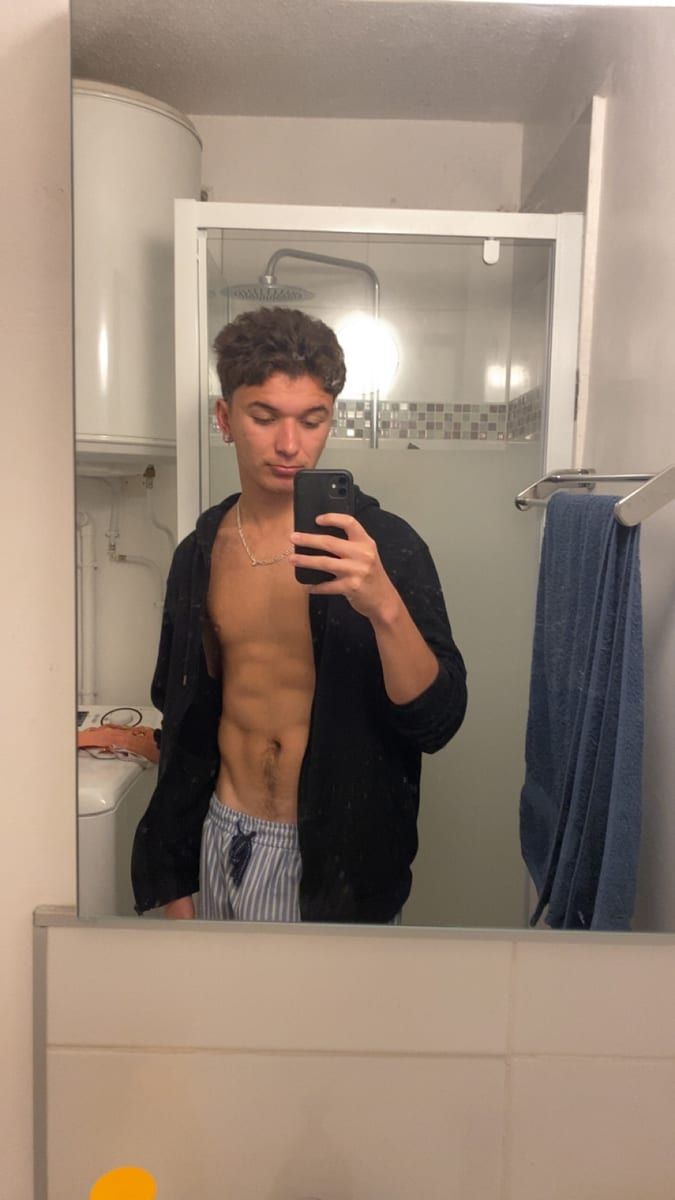Suraj - Telegram gay à Eclépens Profil de Suraj, 24 ans, Telegram gay à Eclépens (Vaud)