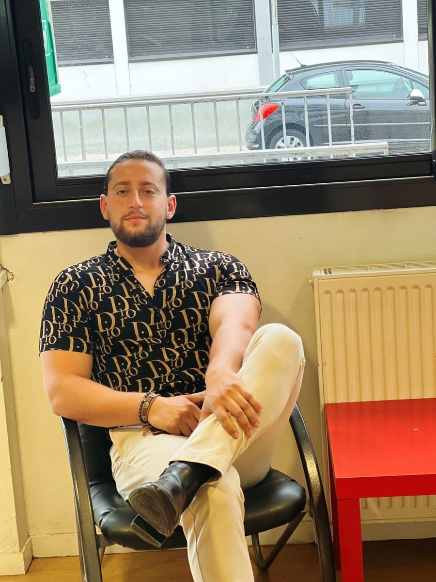Lamine - Telegram gay à Zwillikon Profil de Lamine, 29 ans, Telegram gay à Zwillikon (Zurich)
