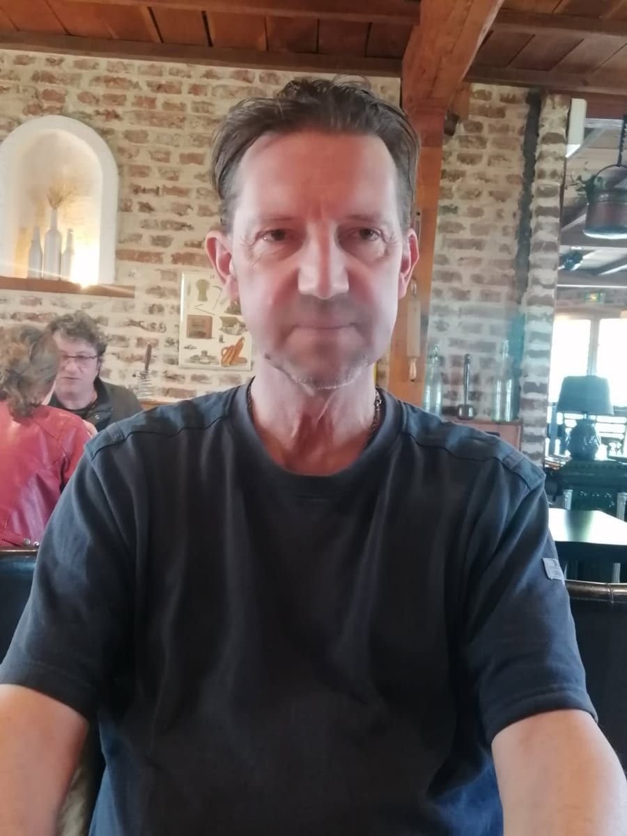 Azidine - Telegram gay à Mex VS Profil de Azidine, 29 ans, Telegram gay à Mex VS (Valais)