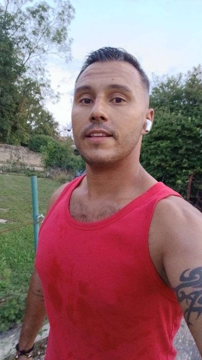 Profil de Sulayman, 32 ans, Telegram gay à Grindelwald (Berne)