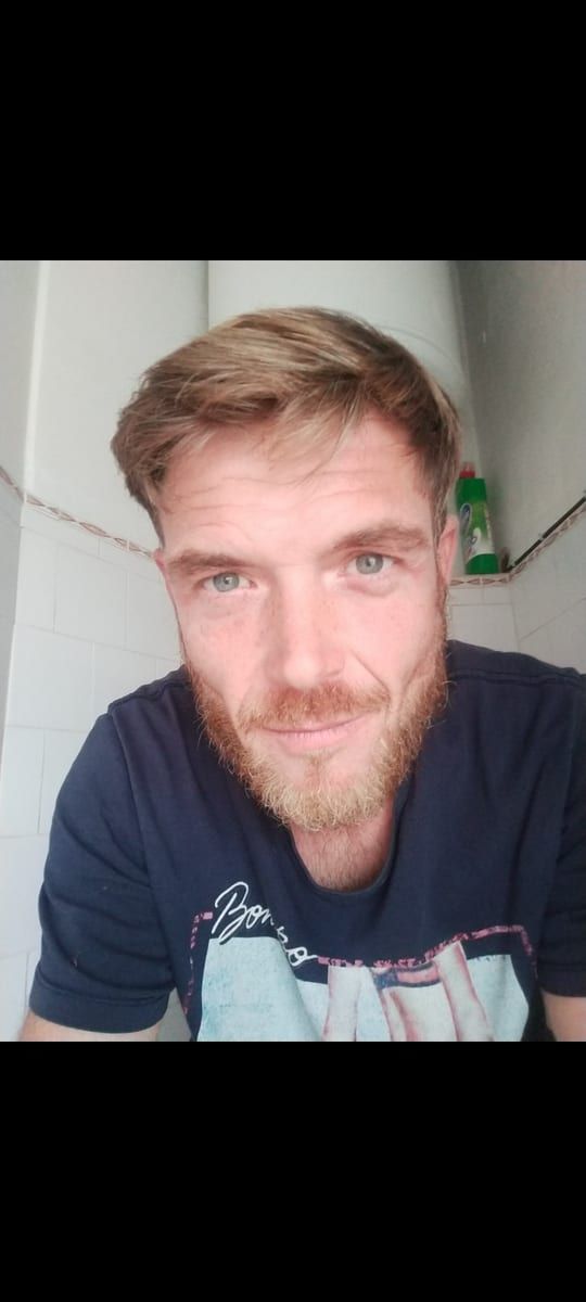 Azzaro - Telegram gay à Gunten Profil de Azzaro, 29 ans, Telegram gay à Gunten (Berne)