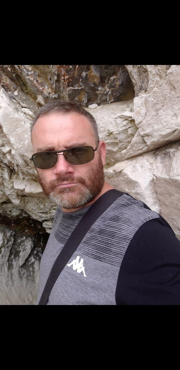 Abderrahmen - Telegram gay à Vésenaz Profil de Abderrahmen, 45 ans, Telegram gay à Vésenaz (Genève)