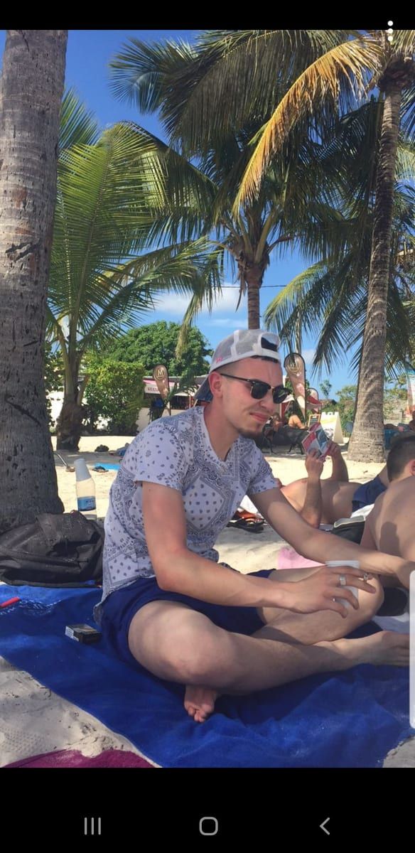 Sindbad - Telegram gay à Vessy Profil de Sindbad, 28 ans, Telegram gay à Vessy (Genève)