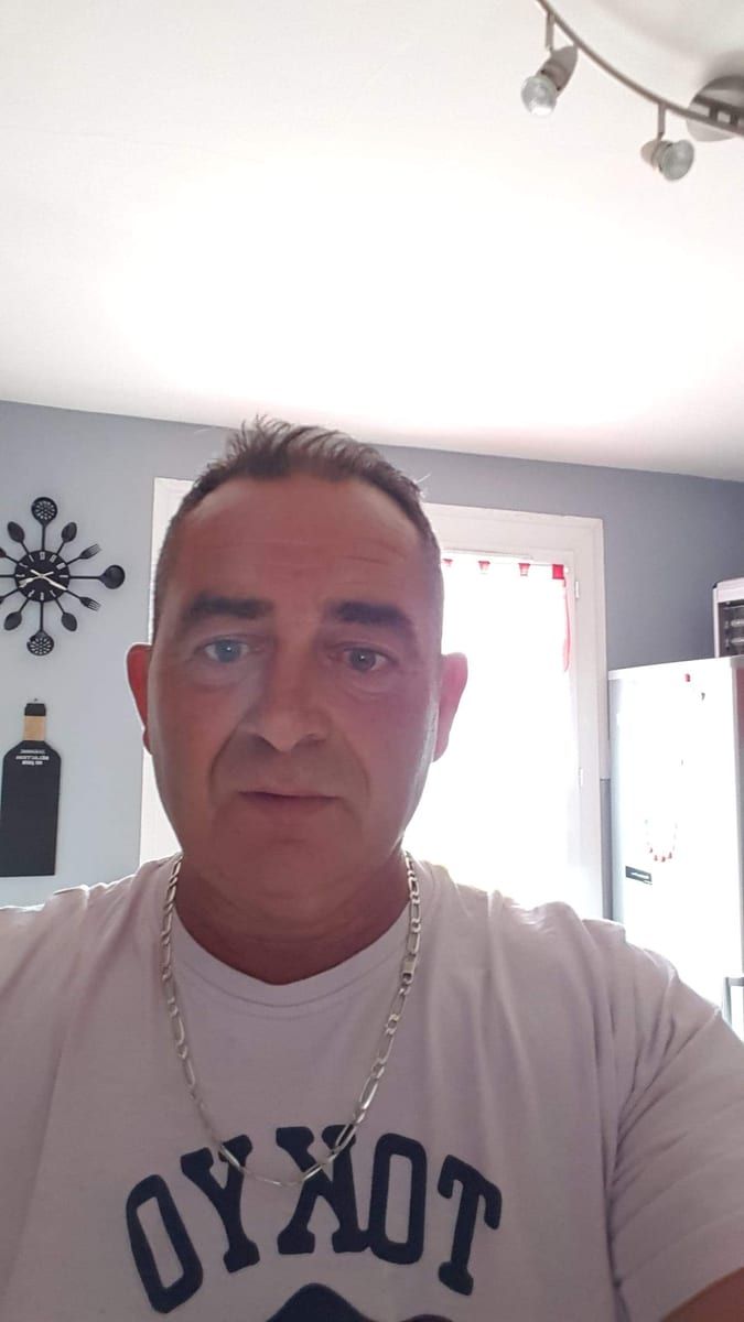 Enzo - Telegram gay à Erlinsbach SO Profil de Enzo, 23 ans, Telegram gay à Erlinsbach SO (Soleure)