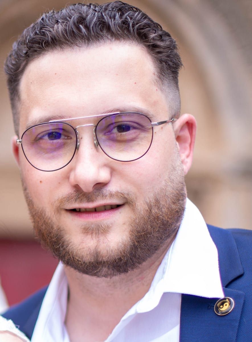 Gregor - Telegram gay à Villa Bedretto Profil de Gregor, 32 ans, Telegram gay à Villa Bedretto (Tessin)