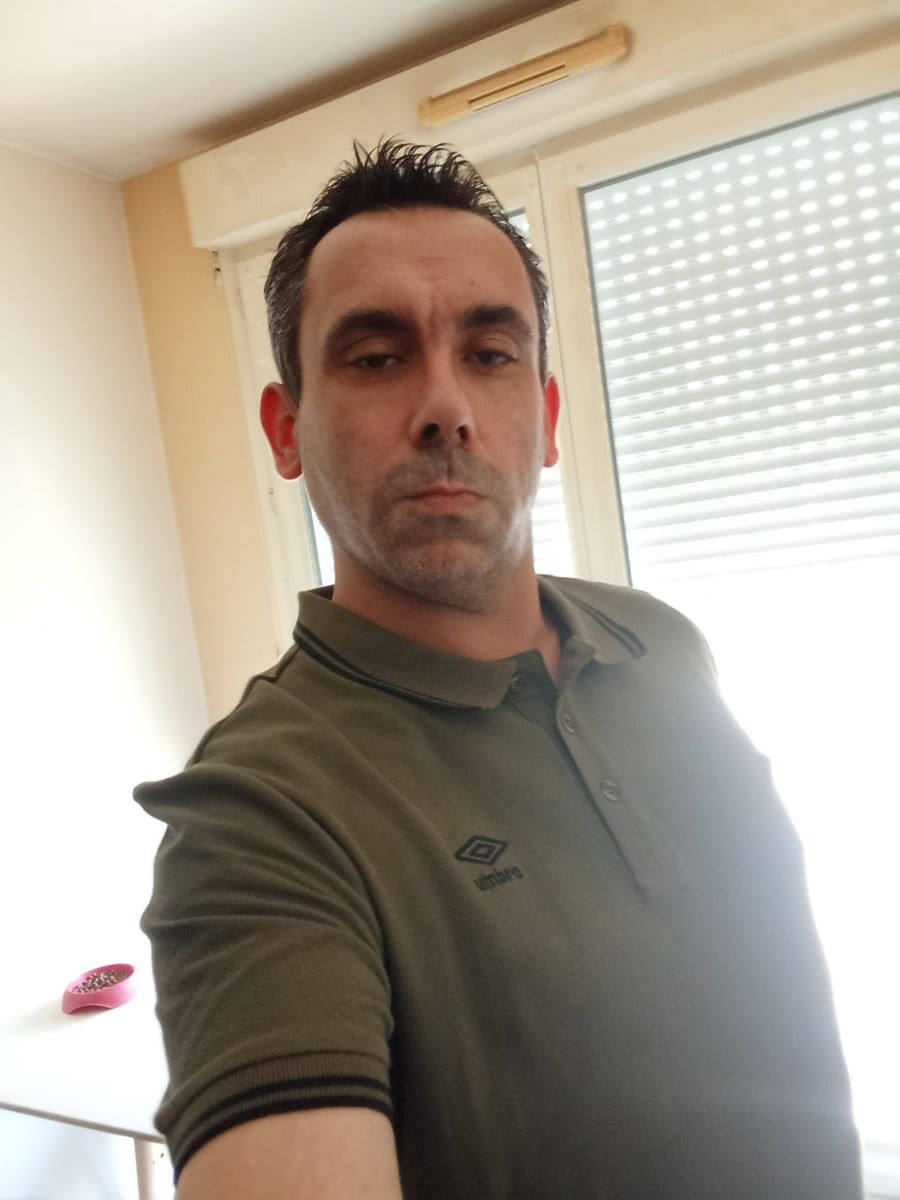 Profil de Houdhayfa, 27 ans, Telegram gay à Lyss (Berne)
