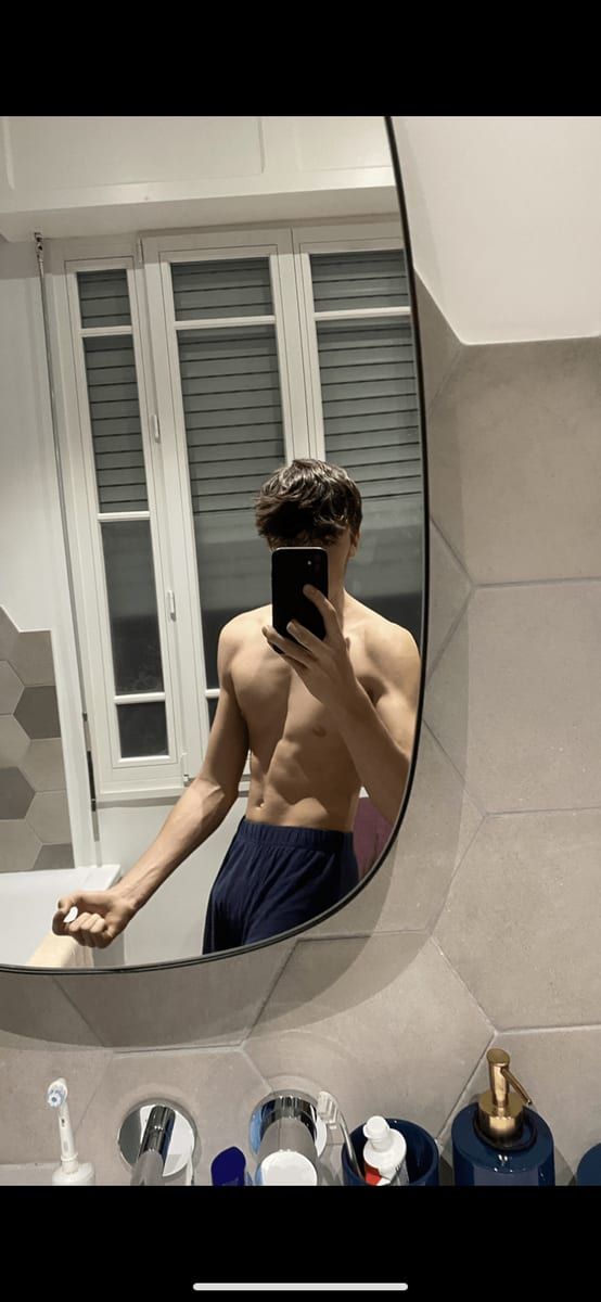 Profil de Lyvan, 24 ans, Telegram gay à Caux (Vaud)