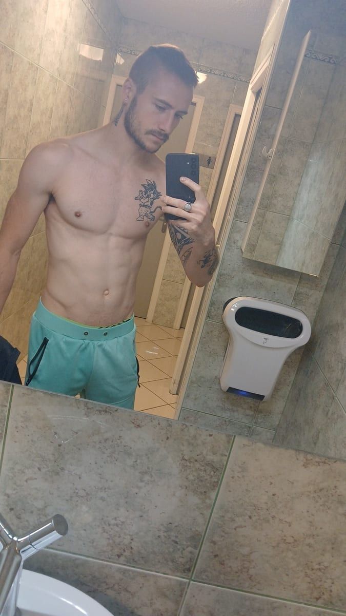 Profil de Hossein, 35 ans, Telegram gay à Commugny (Vaud)