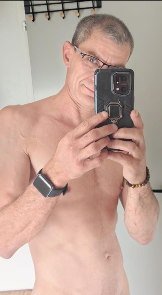 Hugue - Telegram gay à Wiler (Lötschen) Profil de Hugue, 26 ans, Telegram gay à Wiler (Lötschen) (Valais)